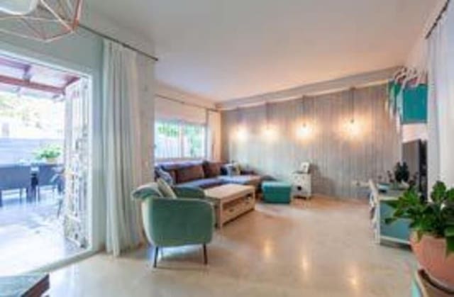 5 slaapkamer Huis te koop in San Pedro de Alcántara Pueblo, Marbella met zwembad - € 850.000 (Ref: 9815425)
