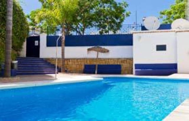 5 soveværelse Byhus til salg i San Pedro de Alcántara Pueblo, Marbella med swimmingpool - € 850.000 (Ref: 9815425)