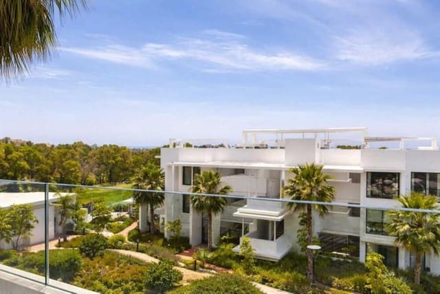 Appartement de 2 chambres à louer à Atalaya-Isdabe, Estepona avec piscine garage - 3 600 € (Ref: 9815426)