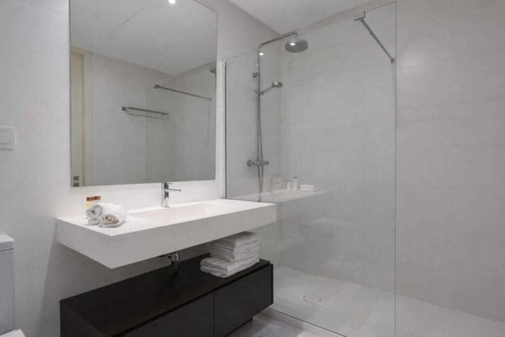 Apartamento de 2 habitaciones en Atalaya-Isdabe en alquiler con piscina garaje - 3.600 € (Ref: 9815426)