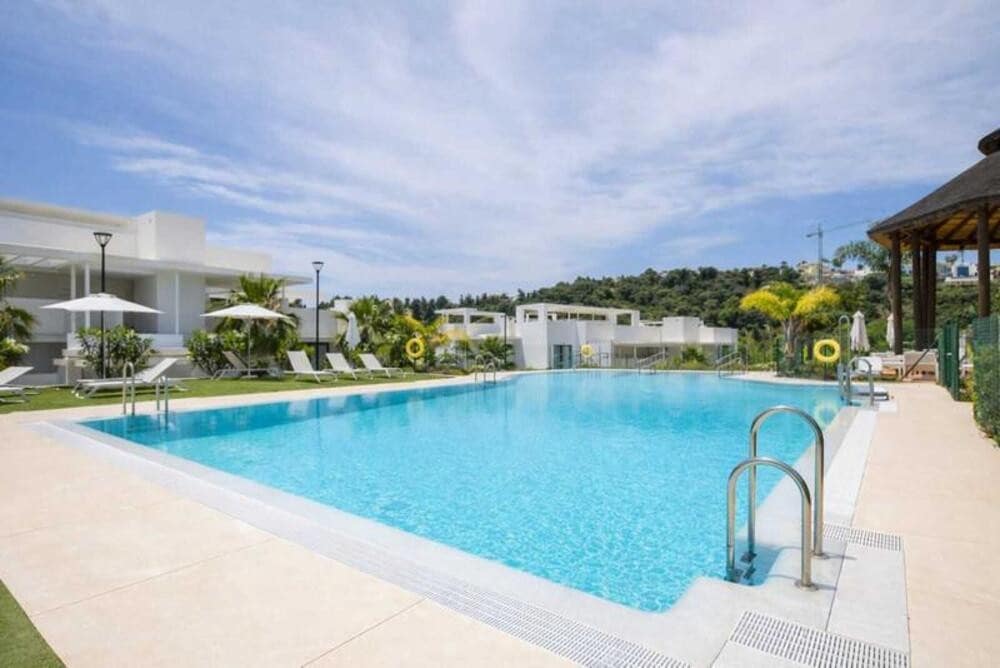 Apartamento de 2 habitaciones en Atalaya-Isdabe en alquiler con piscina garaje - 3.600 € (Ref: 9815426)