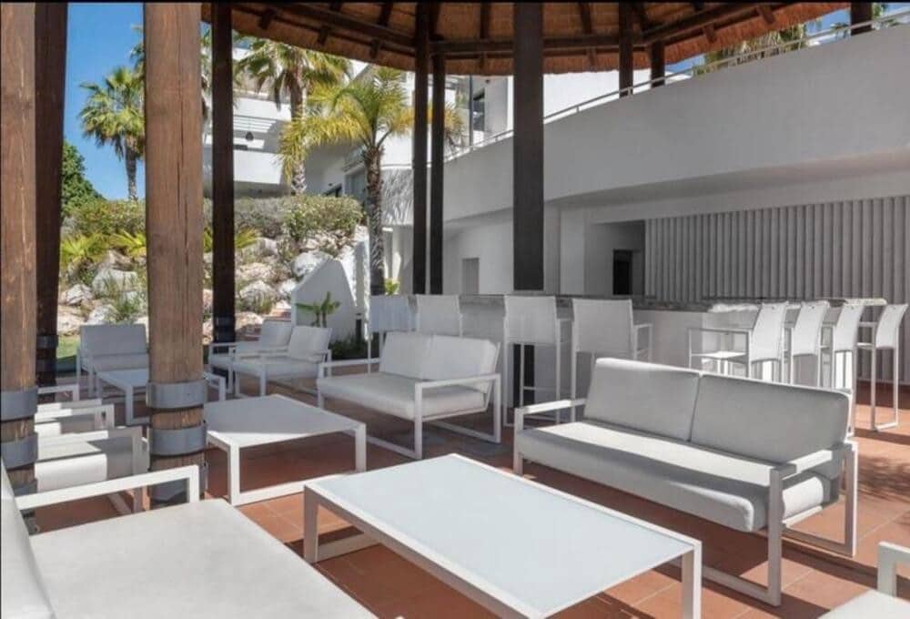 Apartamento de 2 habitaciones en Atalaya-Isdabe en alquiler con piscina garaje - 3.600 € (Ref: 9815426)