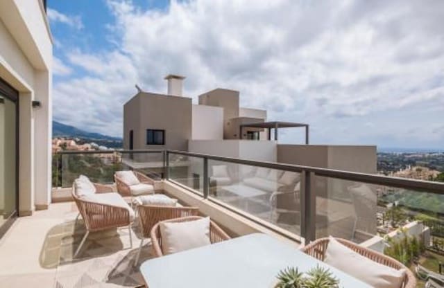 3 soveværelse Penthouse til leje i Los Naranjos, Marbella med swimmingpool garage - € 5.200 (Ref: 9815430)