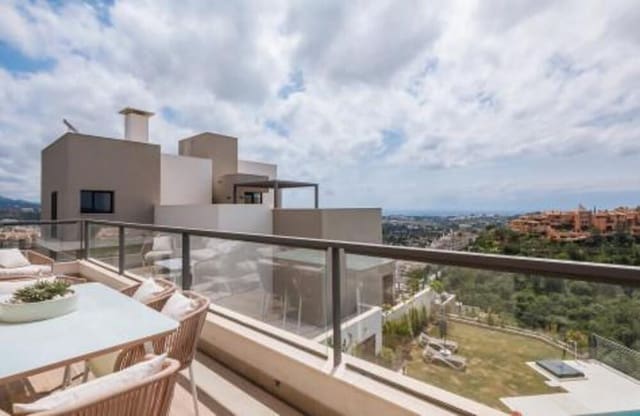 3 soveværelse Penthouse til leje i Los Naranjos, Marbella med swimmingpool garage - € 5.200 (Ref: 9815430)