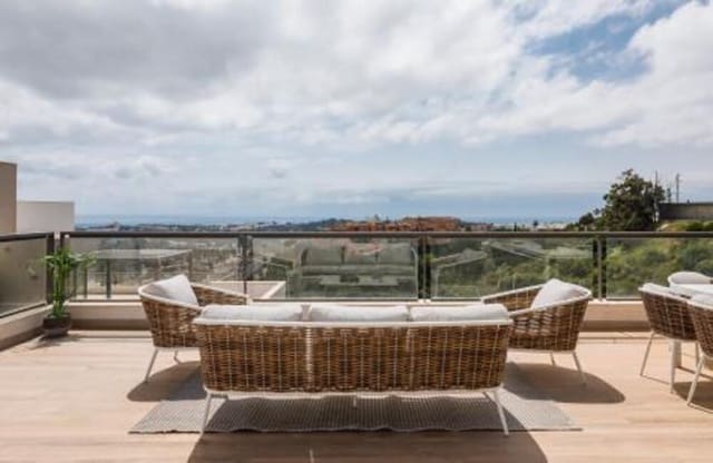 3 soveværelse Penthouse til leje i Los Naranjos, Marbella med swimmingpool garage - € 5.200 (Ref: 9815430)