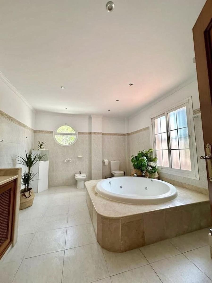 5 Zimmer Villa zu vermieten in Marbella mit Pool Garage - 6.000 € (Ref: 9815431)
