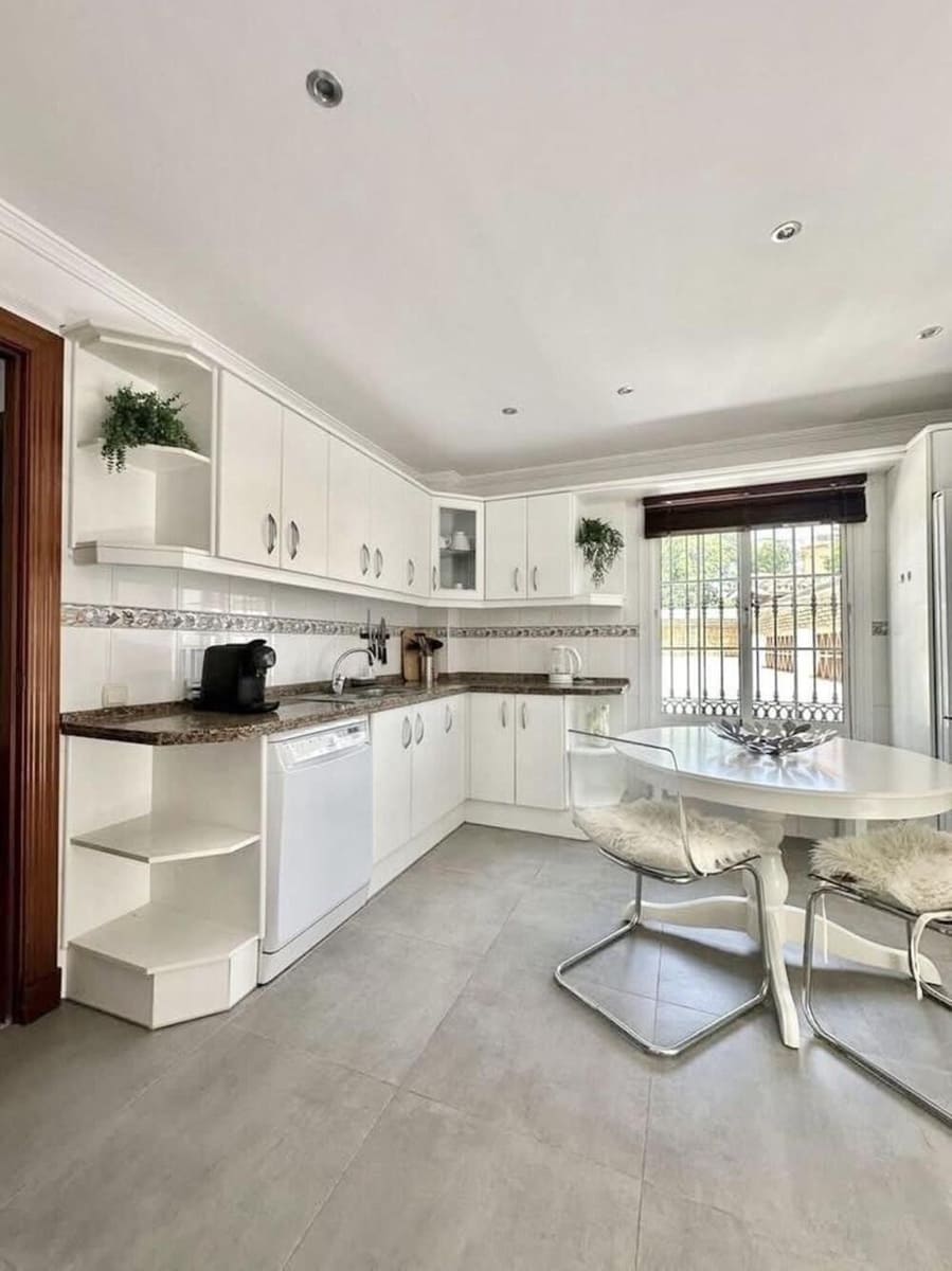 5 Zimmer Villa zu vermieten in Marbella mit Pool Garage - 6.000 € (Ref: 9815431)