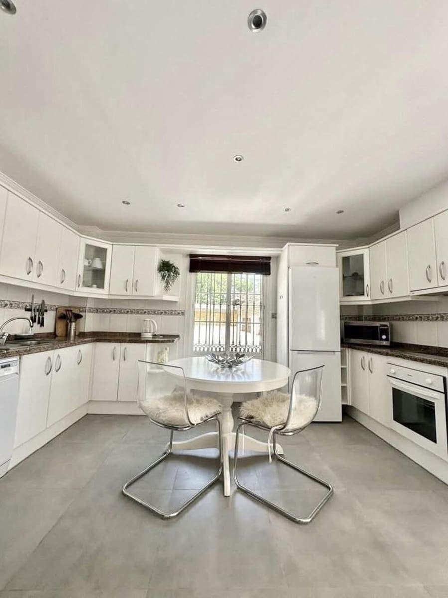 5 Zimmer Villa zu vermieten in Marbella mit Pool Garage - 6.000 € (Ref: 9815431)