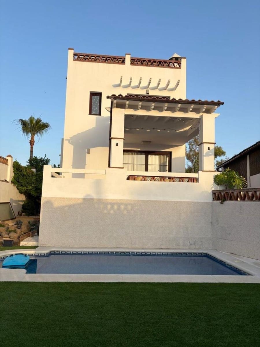5 soveværelse Villa til leje i New Golden Mile med swimmingpool garage - € 4.500 (Ref: 9816866)