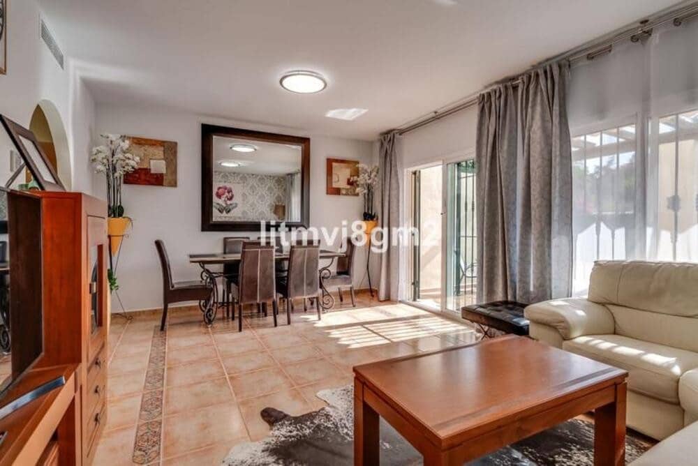 3 bedroom Townhouse for sale in Calahonda with pool garage - € 640,000 (Ref: 9819802)