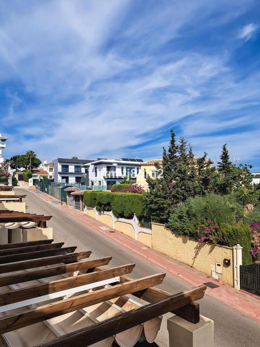 3 bedroom Townhouse for sale in Calahonda with pool garage - € 640,000 (Ref: 9819802)