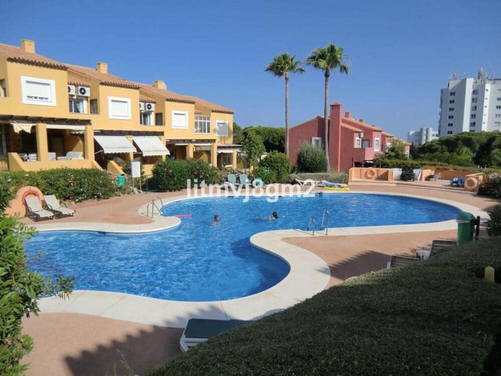 3 bedroom Townhouse for rent in Calahonda with pool garage - € 2,350 (Ref: 9819803)