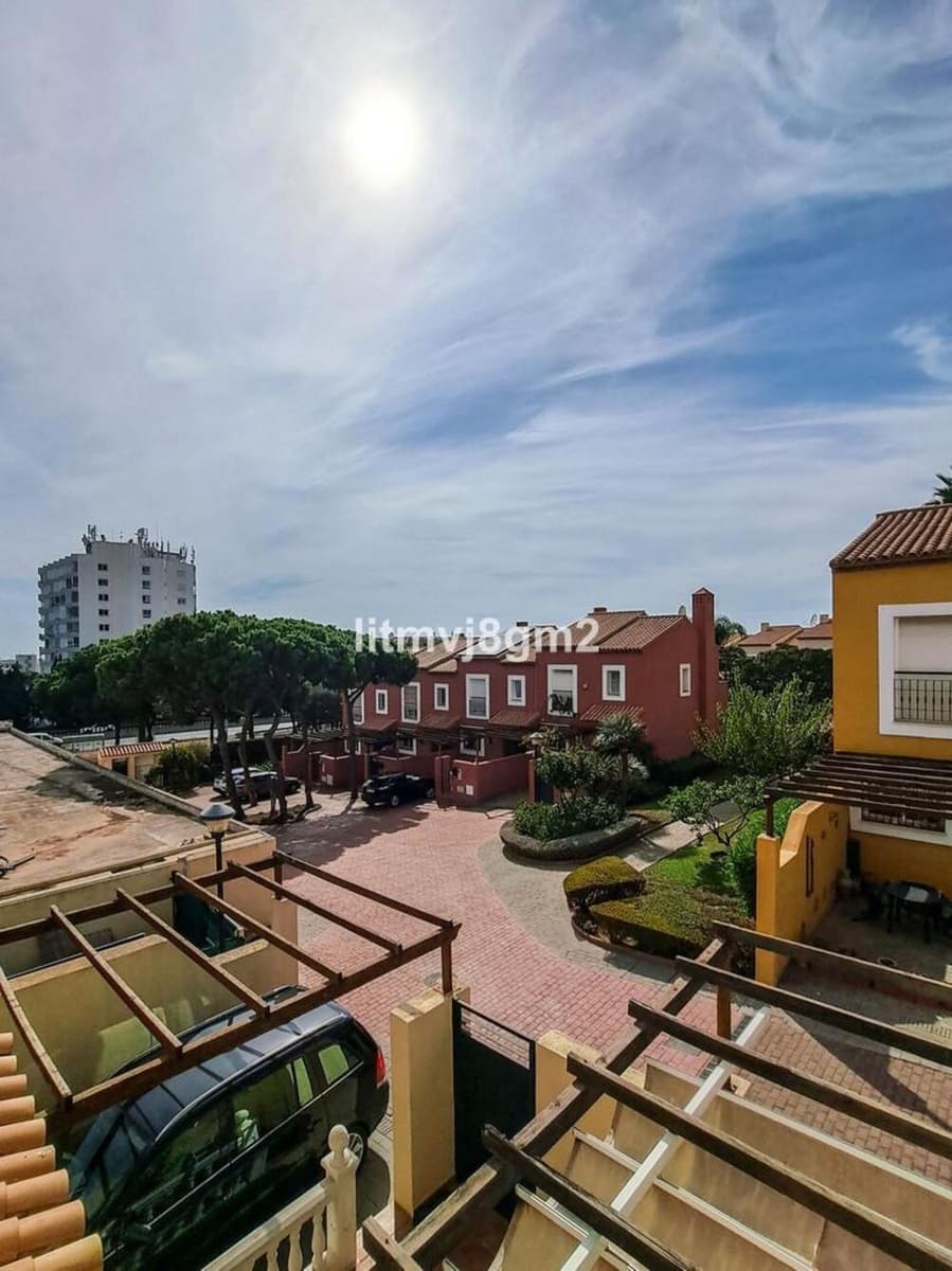 3 bedroom Townhouse for rent in Calahonda with pool garage - € 2,350 (Ref: 9819803)