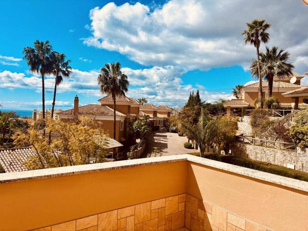 3 soveværelse Semi-Rækkehus til salg i Marbella med swimmingpool garage - € 1.100.000 (Ref: 9819804)