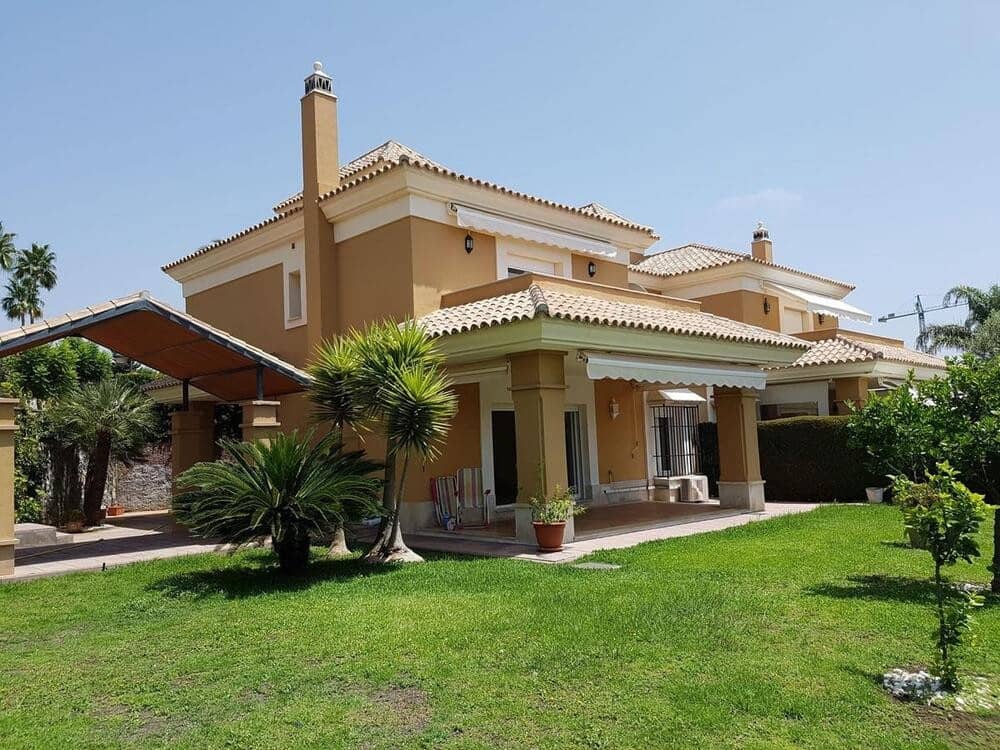 3 soveværelse Semi-Rækkehus til salg i Marbella med swimmingpool garage - € 1.100.000 (Ref: 9819804)