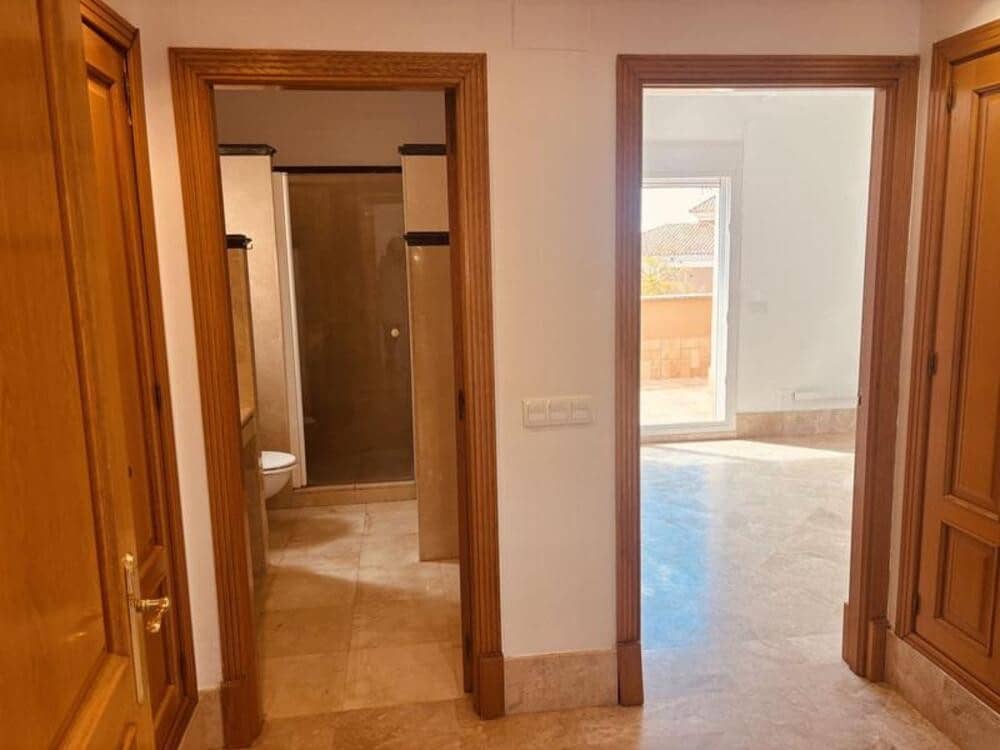 3 soveværelse Semi-Rækkehus til salg i Marbella med swimmingpool garage - € 1.100.000 (Ref: 9819804)