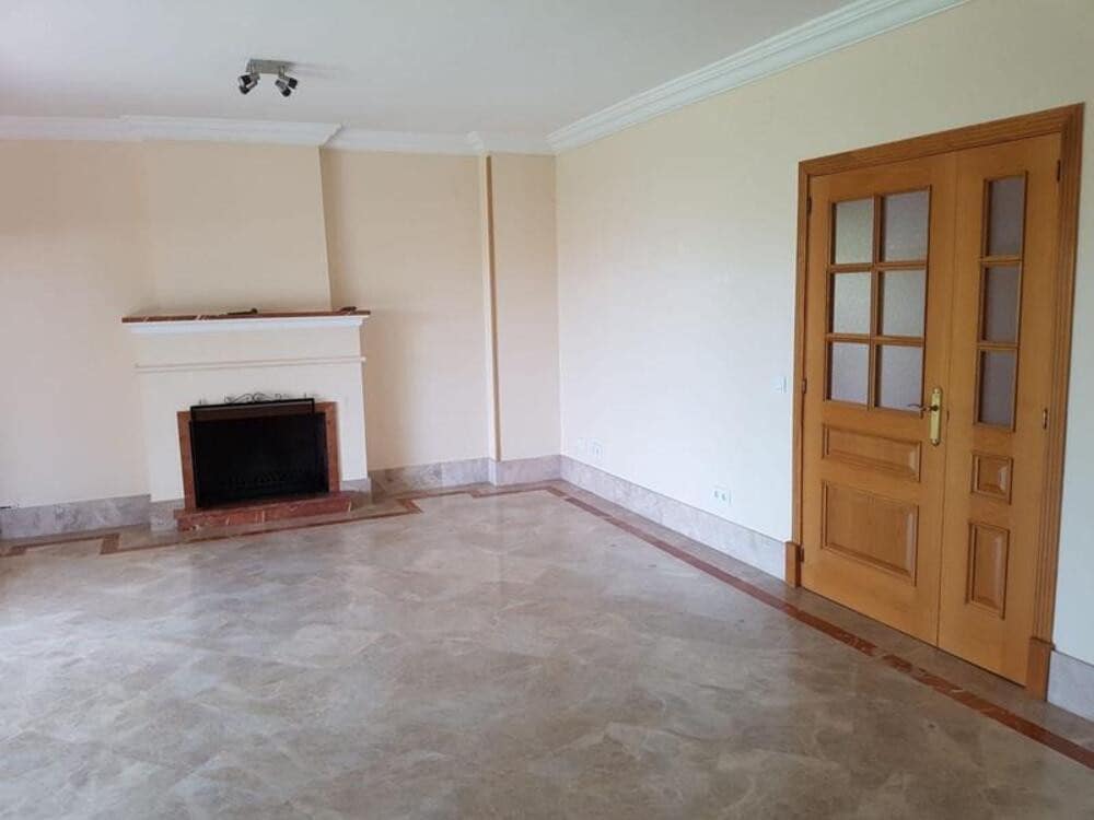3 makuuhuone Paritalo vuokrattavana paikassa Marbella mukana uima-altaan 
autotalli - 3 300 € (Ref: 9819805)