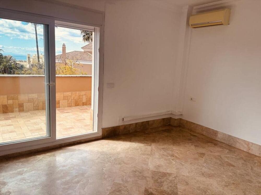 3 makuuhuone Paritalo vuokrattavana paikassa Marbella mukana uima-altaan 
autotalli - 3 300 € (Ref: 9819805)