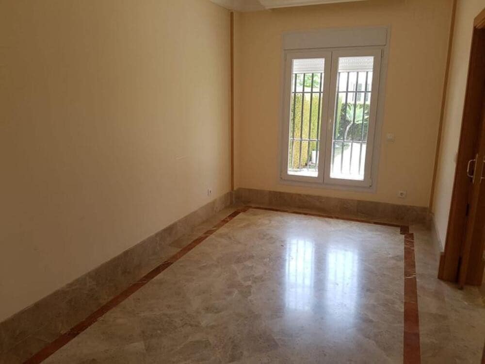 3 makuuhuone Paritalo vuokrattavana paikassa Marbella mukana uima-altaan 
autotalli - 3 300 € (Ref: 9819805)