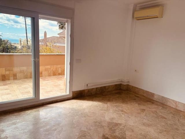 3 makuuhuone Paritalo vuokrattavana paikassa Santa Clara, Marbella mukana uima-altaan 
autotalli - 3 300 € (Ref: 9819805)