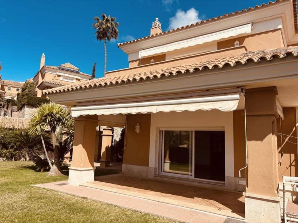 3 makuuhuone Paritalo vuokrattavana paikassa Marbella mukana uima-altaan 
autotalli - 3 300 € (Ref: 9819805)