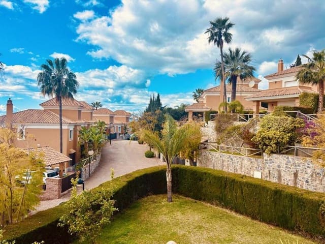 3 makuuhuone Paritalo vuokrattavana paikassa Santa Clara, Marbella mukana uima-altaan 
autotalli - 3 300 € (Ref: 9819805)