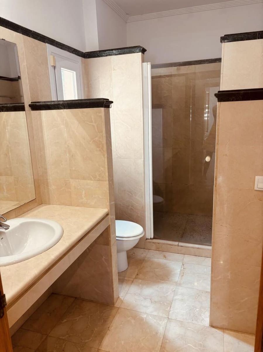 3 makuuhuone Paritalo vuokrattavana paikassa Marbella mukana uima-altaan 
autotalli - 3 300 € (Ref: 9819805)