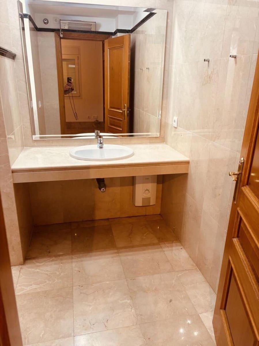 3 makuuhuone Paritalo vuokrattavana paikassa Marbella mukana uima-altaan 
autotalli - 3 300 € (Ref: 9819805)