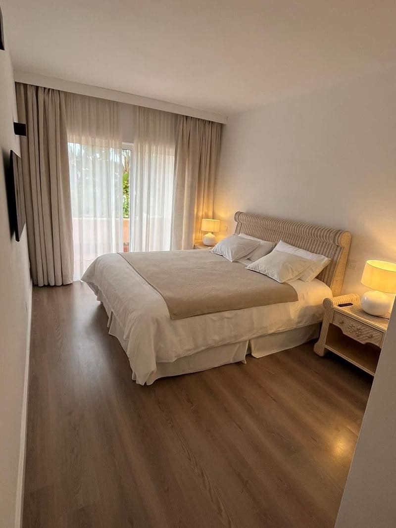 2 sypialnia Apartament do wynajęcia w Marbella z basenem garażem - 2 500 € (Ref: 9821903)