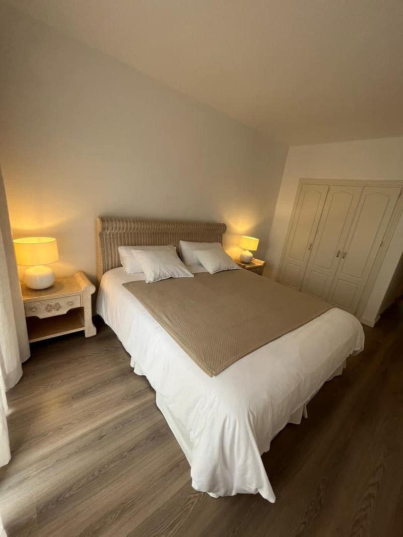 2 sypialnia Apartament do wynajęcia w Marbella z basenem garażem - 2 500 € (Ref: 9821903)