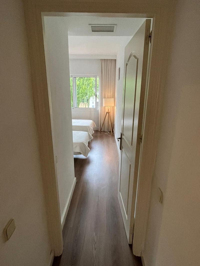 2 sypialnia Apartament do wynajęcia w Marbella z basenem garażem - 2 500 € (Ref: 9821903)