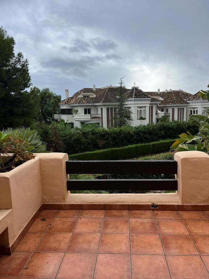 2 sypialnia Apartament do wynajęcia w Marbella z basenem garażem - 2 500 € (Ref: 9821903)