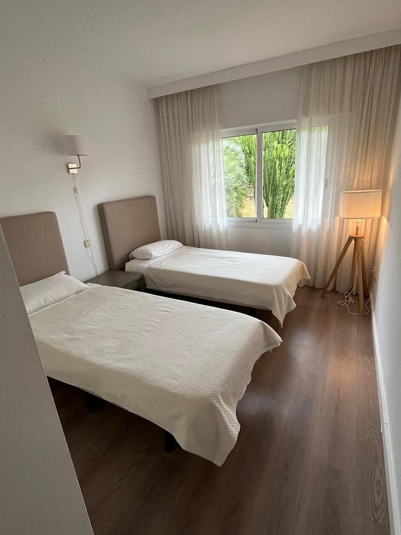 2 sypialnia Apartament do wynajęcia w Marbella z basenem garażem - 2 500 € (Ref: 9821903)