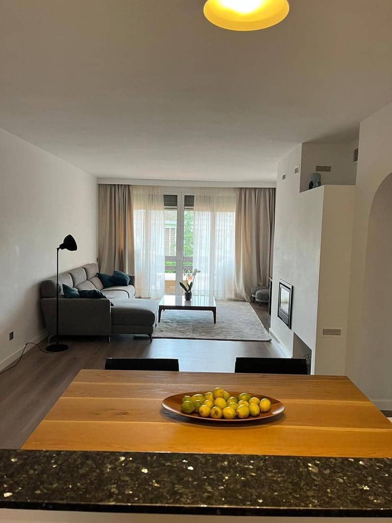 2 sypialnia Apartament do wynajęcia w Marbella z basenem garażem - 2 500 € (Ref: 9821903)