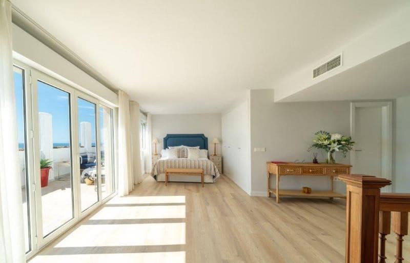 4 sypialnia Penthouse do wynajęcia w Marbella z basenem garażem - 15 000 € (Ref: 9821905)