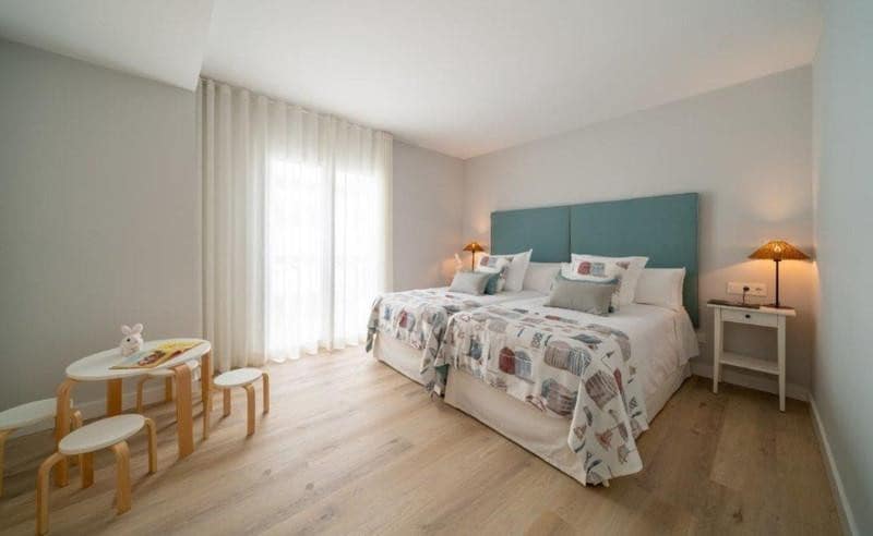 4 sypialnia Penthouse do wynajęcia w Marbella z basenem garażem - 15 000 € (Ref: 9821905)