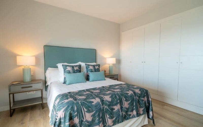 4 sypialnia Penthouse do wynajęcia w Marbella z basenem garażem - 15 000 € (Ref: 9821905)