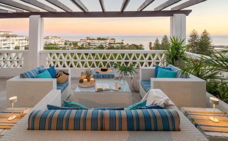 4 sypialnia Penthouse do wynajęcia w Marbella z basenem garażem - 15 000 € (Ref: 9821905)
