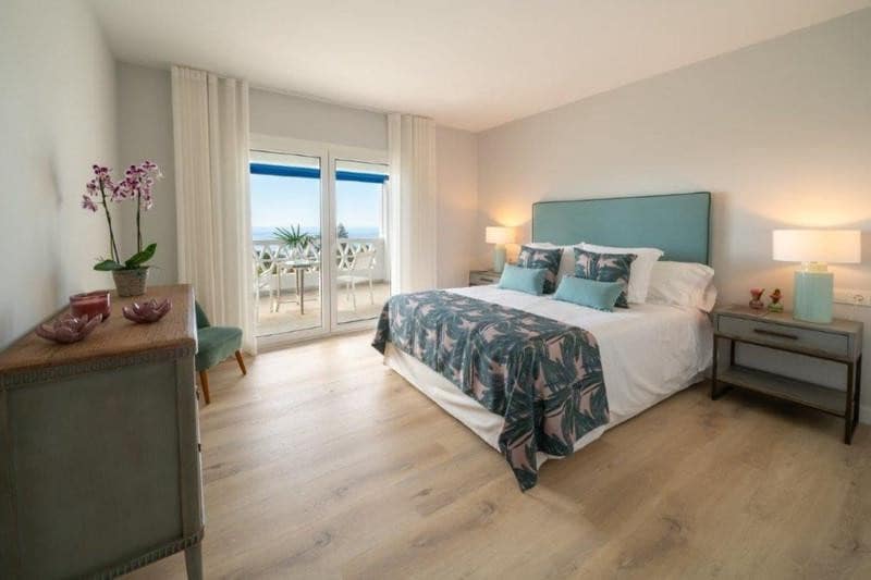 4 sypialnia Penthouse do wynajęcia w Marbella z basenem garażem - 15 000 € (Ref: 9821905)