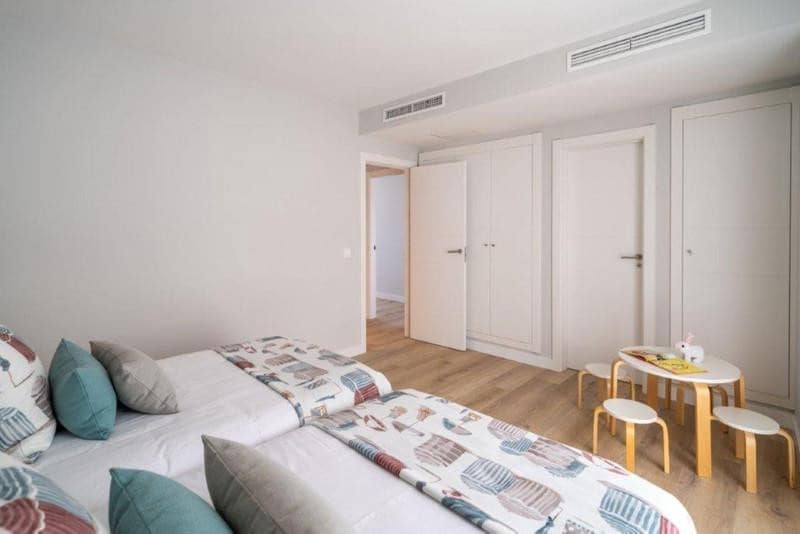 4 sypialnia Penthouse do wynajęcia w Marbella z basenem garażem - 15 000 € (Ref: 9821905)