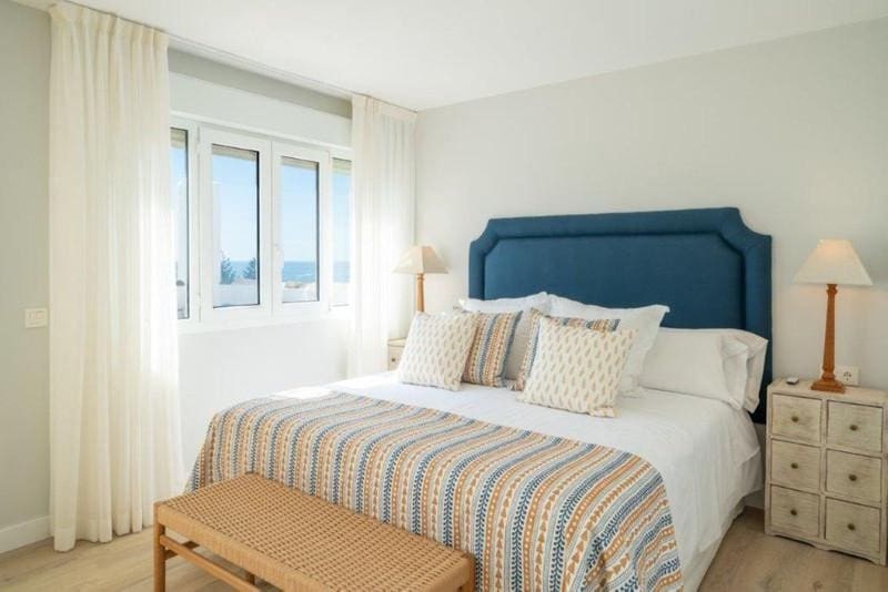 4 sypialnia Penthouse do wynajęcia w Marbella z basenem garażem - 15 000 € (Ref: 9821905)