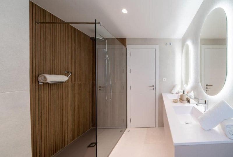 4 sypialnia Penthouse do wynajęcia w Marbella z basenem garażem - 15 000 € (Ref: 9821905)
