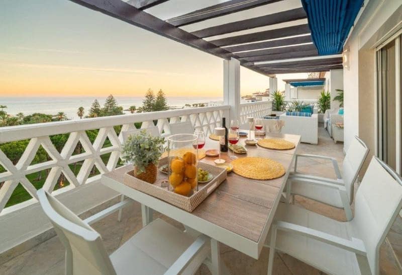 4 sypialnia Penthouse do wynajęcia w Marbella z basenem garażem - 15 000 € (Ref: 9821905)