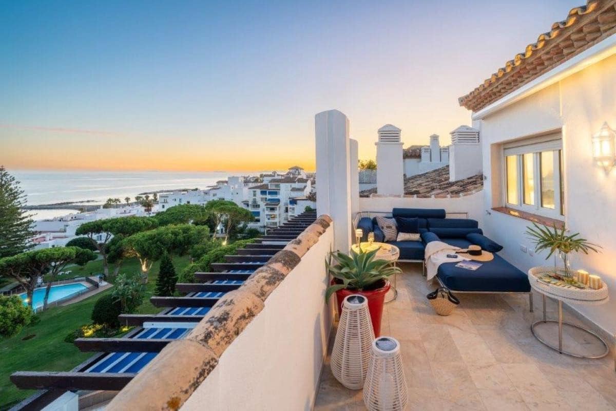 4 sypialnia Penthouse do wynajęcia w Marbella z basenem garażem - 15 000 € (Ref: 9821905)