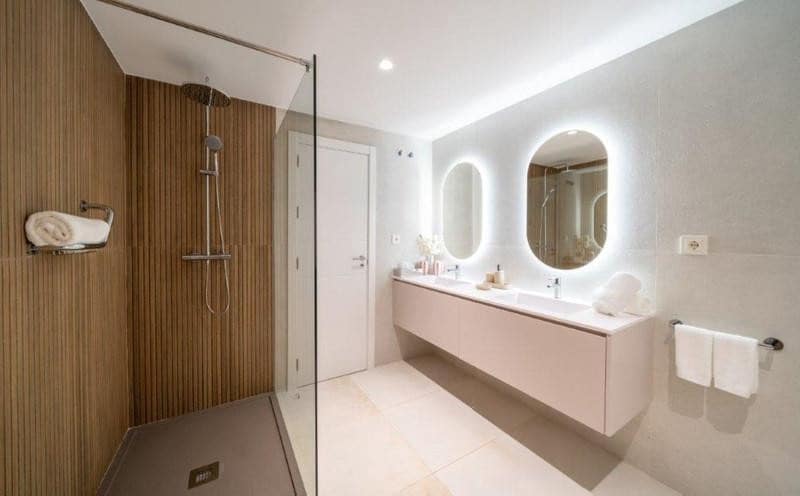4 sypialnia Penthouse do wynajęcia w Marbella z basenem garażem - 15 000 € (Ref: 9821905)