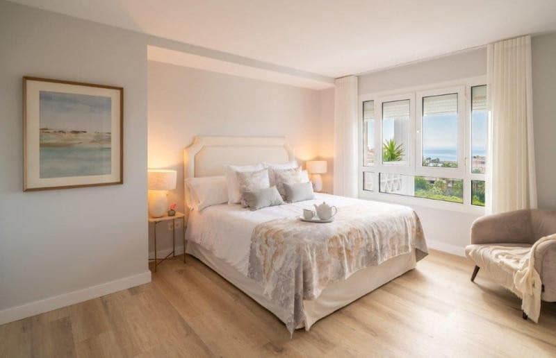 4 sypialnia Penthouse do wynajęcia w Marbella z basenem garażem - 15 000 € (Ref: 9821905)