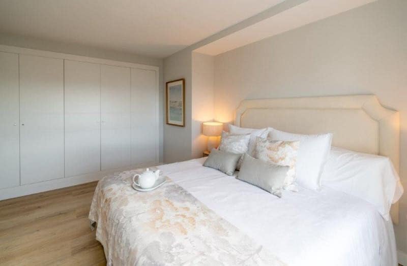 4 sypialnia Penthouse do wynajęcia w Marbella z basenem garażem - 15 000 € (Ref: 9821905)