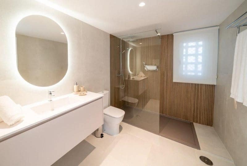 4 sypialnia Penthouse do wynajęcia w Marbella z basenem garażem - 15 000 € (Ref: 9821905)