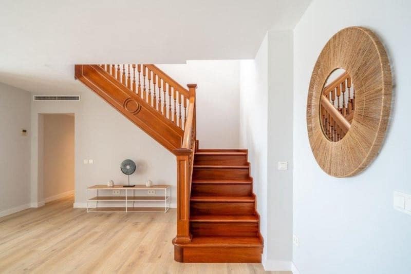 4 sypialnia Penthouse do wynajęcia w Marbella z basenem garażem - 15 000 € (Ref: 9821905)