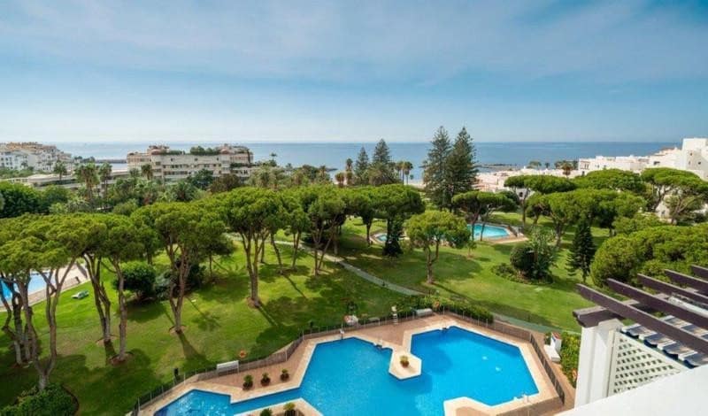 4 sypialnia Penthouse do wynajęcia w Marbella z basenem garażem - 15 000 € (Ref: 9821905)